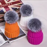 Nuovo Inverno Delle Donne del Cachemire 100 acrilico Berretti Cappelli di Pelliccia Con Pelliccia di Volpe pompon palle