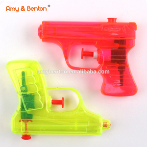 Günstige Kunststoff Sommer kleine Spielzeug Pistole benutzer definierte Wasser pistole Spielzeug für Kinder Wasser pistole Spielzeug Pool Partys Outdoor-Aktivitäten Wasser <span class=keywords><strong>Squirter</strong></span>