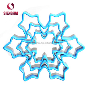3 pezzi <span class=keywords><strong>di</strong></span> utensili da forno natalizi <span class=keywords><strong>tagliabiscotti</strong></span> con <span class=keywords><strong>fiocco</strong></span> <span class=keywords><strong>di</strong></span> <span class=keywords><strong>neve</strong></span> con bordo/parte superiore in Silicone/PVC - Product Image 6