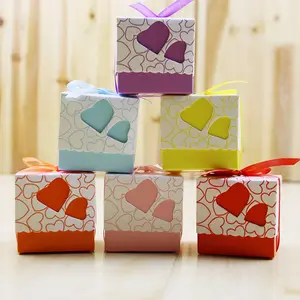 不同的颜色空心双心纸婚礼喜欢返回礼品盒