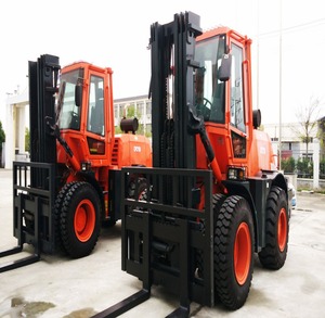 סין 7 טון מלגזה את כביש 4wd 4 x4 כל שטח קשה מלגזה דיזל מלגזה משאית מחיר למכירה - Product Image 3
