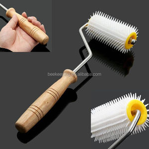 CHINABEES équipement d'apiculture long <span class=keywords><strong>poinçon</strong></span> en plastique rouleau de débouchage fourchette de débouchage capsulage grattoir - Product Image 2