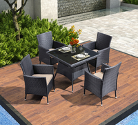 Luxe mobilier d'extérieur en rotin de jardin en osier table à manger avec chaises