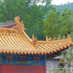 중국 사원 궁전 지붕 재료의 황금 노란색 유약 세라믹 지붕 타일