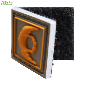 Chất lượng cao nhà máy OEM tùy chỉnh <span class=keywords><strong>3D</strong></span> may silicon cao su PVC nhãn vá logo dập nổi Tag cho quần áo Túi giày - Product Image 2