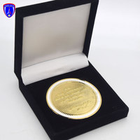 Día nacional de regalo moneda recuerdo buen precio chapado en oro monedas de metal para Qatar gobierno con caja de terciopelo negro
