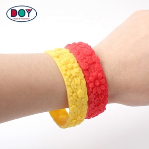 Pulsera <span class=keywords><strong>de</strong></span> silicona <span class=keywords><strong>de</strong></span> goma con logotipo y forma <span class=keywords><strong>de</strong></span> flor, brazalete personalizable, para <span class=keywords><strong>la</strong></span> <span class=keywords><strong>amistad</strong></span> - Product Image 2
