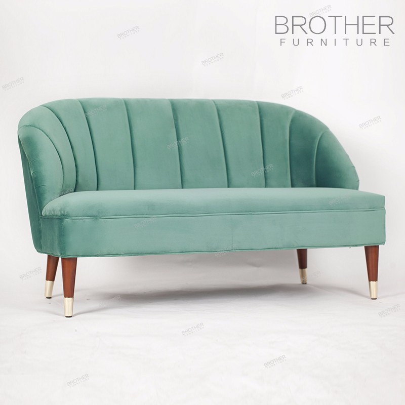 Erotisches Liebesspiel Auf Der Couch Im Wohnzimmer Erotisches Liebesspiel Auf Der Couch Im Wohnzimmer
