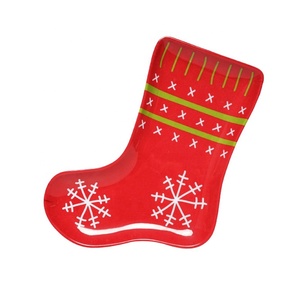 La familia de Navidad de vajilla de melamina de plástico Santa calcetín forma placa con nieve - Product Image 1