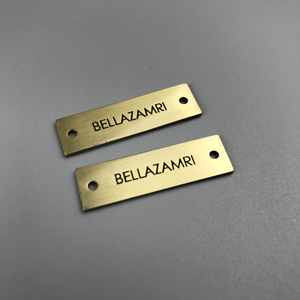 Placa de Metal Personalizada con Nombre, Logotipo de Coche, Pines de Esmalte - Product Image 1