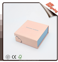 Coffret à bijoux personnalisé avec découpe en forme de cœur, étui en papier à pois, emballage de marque pour bagues et boucles d'oreilles, idéal pour boutiques et cadeaux