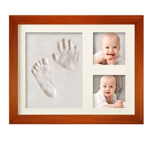 Frame da foto do bebê com handprint e pegada da criança/frame da foto do bebê da menina do menino
