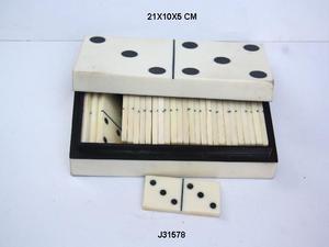 Juego de ajedrez blanco y negro, hecho en resina con acabado pulido, ajedrez blanco y negro - Product Image 4