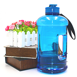 Nueva patente 2.2L botella <span class=keywords><strong>de</strong></span> agua GIMNASIO, GALONES <span class=keywords><strong>de</strong></span> agua 2.2L jur con correa, 2.2L botella <span class=keywords><strong>de</strong></span> agua <span class=keywords><strong>de</strong></span> plástico - Product Image 1