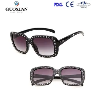 2015 черная рамка мода заклепки прямые рамка шарм дизайн панк солнцезащитные очки