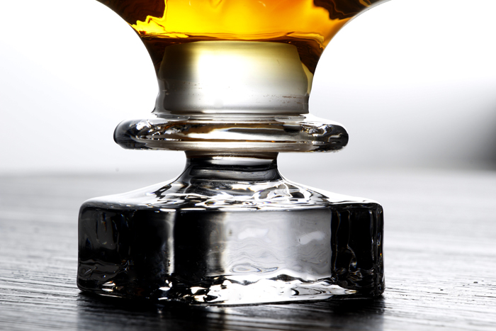 Haonai Collection 4 x 200ml Glass Whiskey Wine Tumblers & Square Glass Decanter Bottle Boxed Set