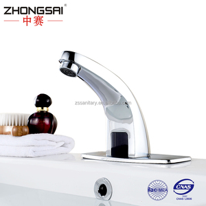 Latón pulido lavabo <span class=keywords><strong>grifo</strong></span> automático del <span class=keywords><strong>sensor</strong></span> <span class=keywords><strong>con</strong></span> acabado cromo - Product Image 2
