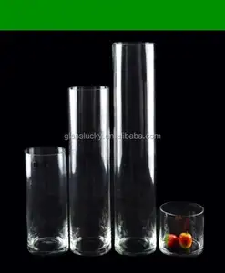Высокая цилиндрическая ваза из прозрачного стекла для цветочных композиций