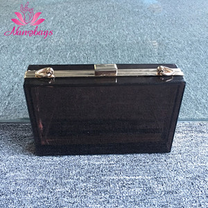 Piccola <span class=keywords><strong>pochette</strong></span> <span class=keywords><strong>nera</strong></span> in acrilico Minaudiere con manico a catena borsa quadrata dal Design delicato ed elegante - Product Image 4