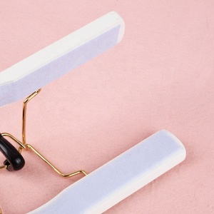 Inspring 사용자 정의 나무 머리 연장 걸이 살롱 부티크 도매 가발 옷걸이 골드 후크 - Product Image 3