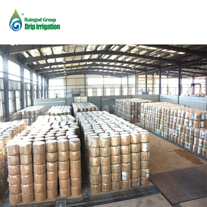 Ruban d'irrigation <span class=keywords><strong>goutte</strong></span> à <span class=keywords><strong>goutte</strong></span> en plastique noir à lame unique de type labyrinthe, diamètre 16 mm, pour l'irrigation agricole économe en eau - Product Image 4