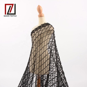 Vente en gros de tissu en dentelle noire à motif diamant de qualité français <span class=keywords><strong>maille</strong></span> tricotée à trame perlée pour robes de mariée Style à carreaux non tissé - Product Image 5