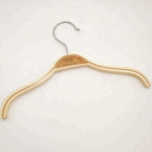 Percha antigua personalizada para niños, <span class=keywords><strong>colgador</strong></span> de ropa de <span class=keywords><strong>madera</strong></span> y plástico de Metal con antideslizante para ropa de bebé, conjunto de ropa para armario - Product Image 5