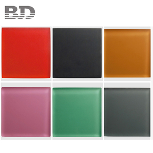 Productos al por mayor de China personalizado Color 100*100mm cuadrado de vidrio azulejo de la cocina - Product Image 1