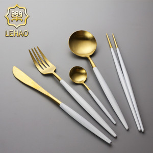 Sudeste de <span class=keywords><strong>Asia</strong></span> el mercado buena venta chapado en oro cubiertos conjunto - Product Image 1