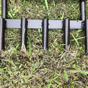 Aérateur manuel à picots creux VERTAK Garden pour pelouse, outil d'aération multi-piques - Product Image 3