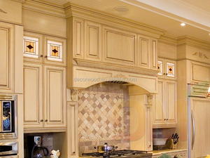 Cuisine beige au design chaleureux avec un grand îlot - Product Image 2