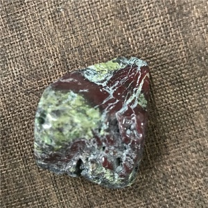 Pietra di Quarzo Naturale Dragon Blood all'Ingrosso, Cristallo Levigato per Decorazione - Product Image 5