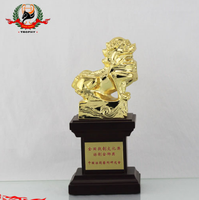 Sculpture de lion en résine plaquée durable de Chine, décoration d'intérieur, trophée doré, logo personnalisé, cadeau d'affaires