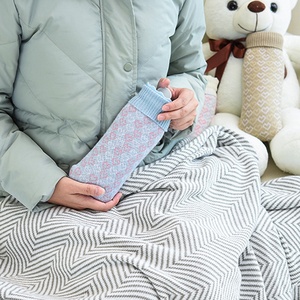 Bolsa de agua caliente con cubierta bolsa de agua caliente de silicona Cute Bottle Gel calentador de manos caliente compresa de hielo Cool Down <span class=keywords><strong>para</strong></span> <span class=keywords><strong>mujer</strong></span> - Product Image 6