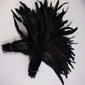 Plumas de Gallo Negras de 40-45 cm para Carnaval - Product Image 3