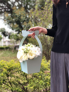 Ramo de flores plegable <span class=keywords><strong>con</strong></span> forma trapezoidal personalizado, cesta de papel portátil, embalaje de <span class=keywords><strong>rosas</strong></span> frescas, caja de flores <span class=keywords><strong>con</strong></span> asa - Product Image 4