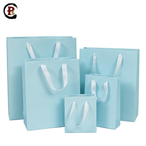 Couleur de luxe d'emballage <span class=keywords><strong>en</strong></span> papier de logo sacs <span class=keywords><strong>pour</strong></span> vêtements avec poignées <span class=keywords><strong>en</strong></span> soie - Product Image 4