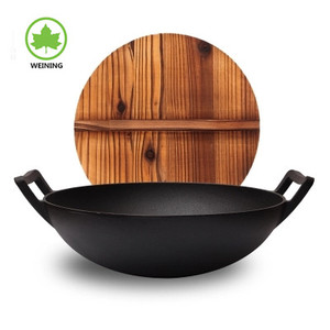 Wok chinois en fonte de grande taille de 31cm à double poignée avec revêtement en <span class=keywords><strong>bois</strong></span> pour cuisiner en plein air - Product Image 1