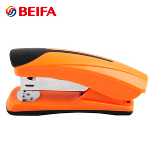 Papeterie scolaire taille moyenne Style de base SE0001 bureau <span class=keywords><strong>professionnel</strong></span> 12 couleurs boîte de <span class=keywords><strong>papier</strong></span> outils de bureau en plastique Standard <span class=keywords><strong>agrafeuse</strong></span> - Product Image 3