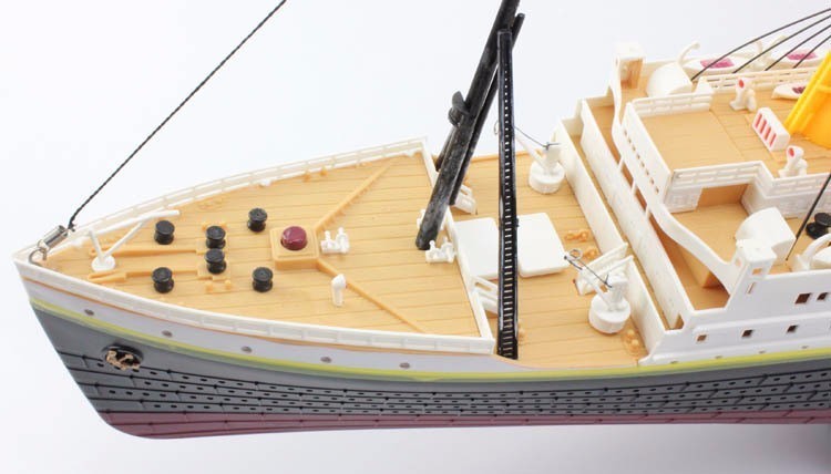 ★タイタニック　全長80.5センチ　1/325　スケール　ラジコン　新品　送料込 ☆タイタニック 全長80.5センチ 1/325 スケール ラジコン 新品