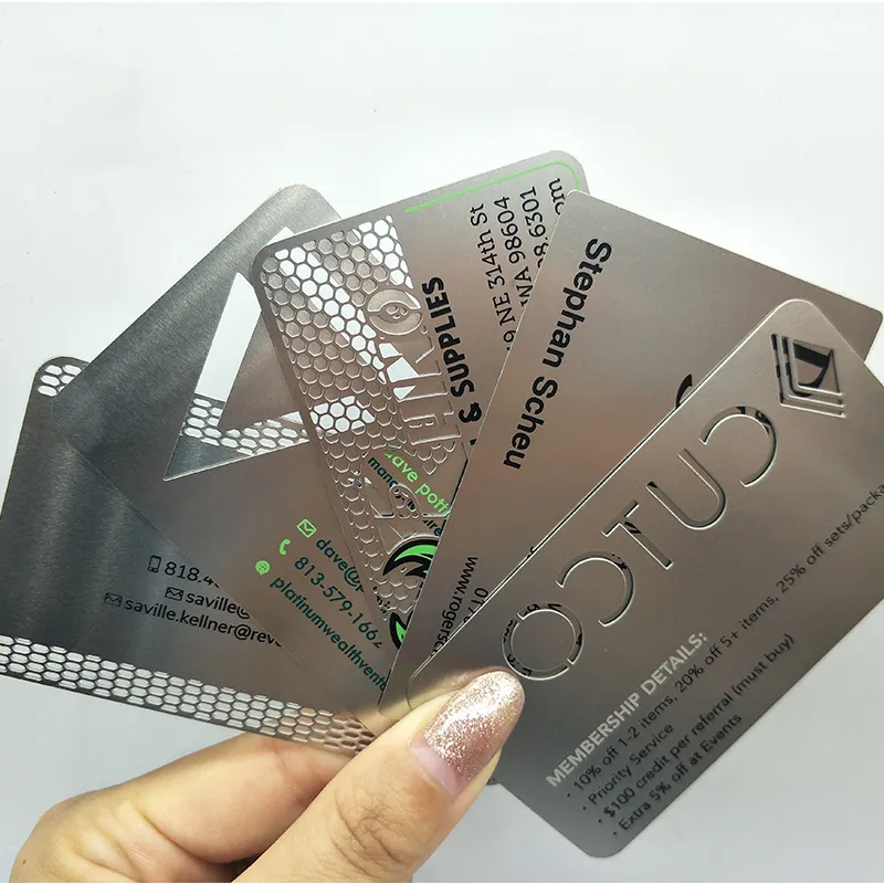 بطاقة أعمال معدنية مقطوعة بالليزر مصنوعة من الستانليس ستيل محفورة رخيصة الثمن الراقية