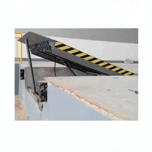 Hydraulic dock leveller used for truck loading