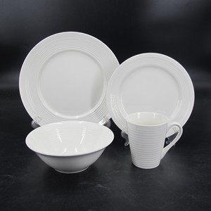 Vente flash : Service de table carré <span class=keywords><strong>en</strong></span> <span class=keywords><strong>arcopal</strong></span>, 24 pièces, doré et embossé, prix d'usine - Product Image 2
