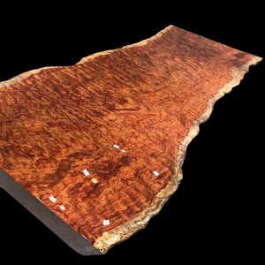 Tavolo in Legno Prezioso Bubinga Africano con Bordo Naturale - Product Image 3