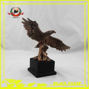 Statua <span class=keywords><strong>Aquila</strong></span> Antica in Rame, Trofeo in Resina e Legno, Scultura 3D Fatta a Mano, Durevole, 30x12x30cm, Colore e Logo Personalizzabili, <span class=keywords><strong>Animale</strong></span> - Product Image 2