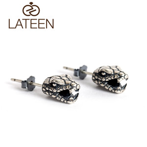 Orecchini a forma di scimmia in argento sterling su pesanti fili