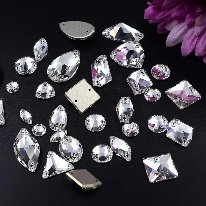 Berbagai Ukuran Bentuk Kristal Bening Dijahit Pada Berlian Imitasi untuk Gaun Pengantin