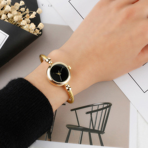 Donne di stile minimalista Orologi In Oro <span class=keywords><strong>Bracciale</strong></span> In Acciaio Inossidabile Della Vigilanza Sottile Stile Europeo Delle Signore Delle Ragazze <span class=keywords><strong>Orologio</strong></span> Da Polso Al Quarzo - Product Image 4