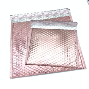 Gros flocon de neige bulle mailer enveloppes plus petit rembourré petit métallique mailers - Product Image 1