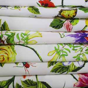 Tissu en crêpe <span class=keywords><strong>de</strong></span> <span class=keywords><strong>soie</strong></span> pure italienne à impression numérique pour écharpe ou vêtement - Product Image 5